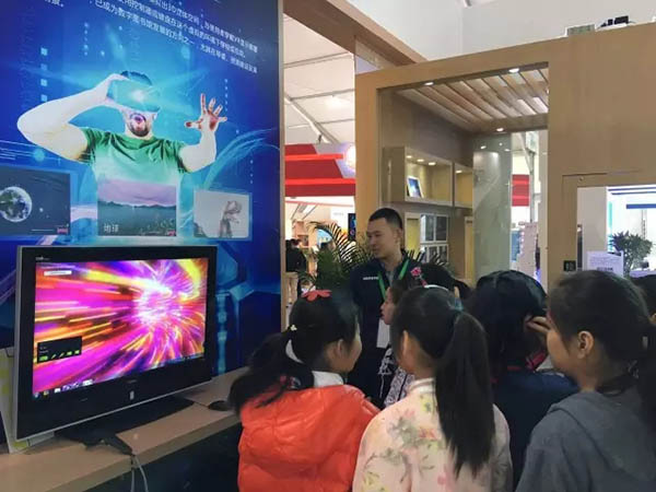 睿宏VR飞入2016中国图书馆年会